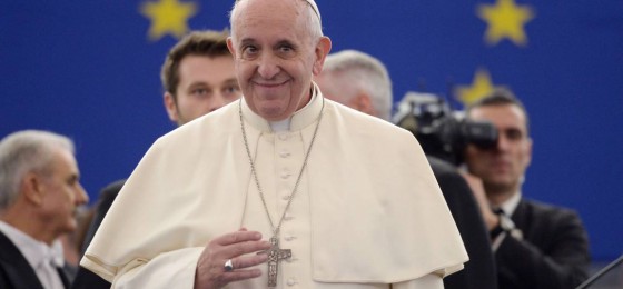 Papa Francisco pide al Parlamento Europeo defender la sacralidad de la persona