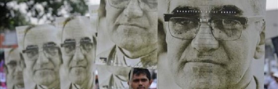 Beatificación de Romero: Dos amigos se dan la mano