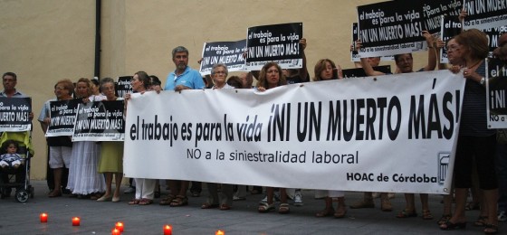 Córdoba: Concentración en oración y denuncia contra la siniestralidad laboral