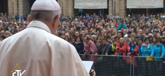 El Papa en el Ángelus: «Es tarea de la sociedad entera la preocupación por el trabajo digno»