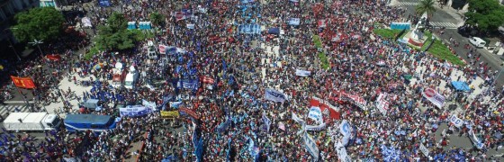 Trabajadoras y trabajadores excluidos reclaman que se atienda la “emergencia humanitaria” de Argentina